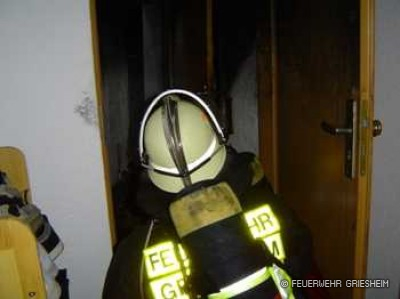 Dachstuhlbrand mit Personen in Gefahr: Gellgasse