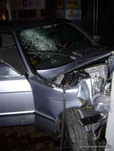Verkehrsunfall mit Meldung Person eingeklemmt: Jahnstraße