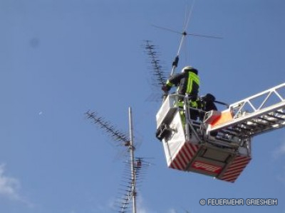 Antenne droht nach Sturm abzustürzen: Gehaborner Straße