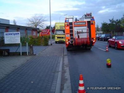 Dieseltank an LKW abgerissen, läuft Diesel aus: Nordring