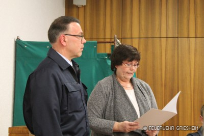 Hans Peter Hufnagel erhielt seine Entlassungsurkunde vom Amt des ersten stellvertretenden Stadtbrandinspektor, sowie ein Präsent und den Dank der Stadt Griesheim von Bürgermeisterin Gabriele Winter