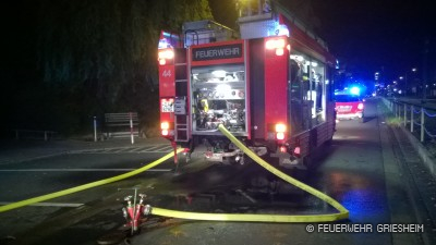 Die Wasserversorgung für die Brandbekämpfung wurde vom Löschfahrzeug sichergestellt.