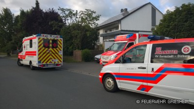 Aufgrund der betroffenen Mitarbeiter wurde auch der Rettungsdienst mit mehreren Fahrzeugen zur Einsatzstelle geschickt.