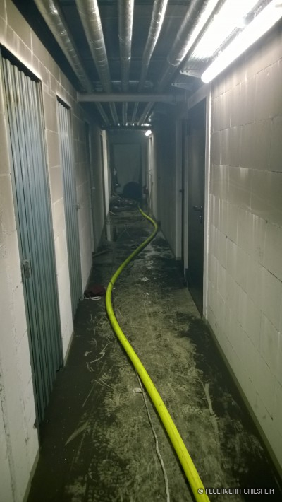 Der gesamte Keller ist im Brandbereich durch Rauch und Wärme stark beschädigt worden.