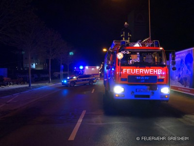 Verkehrsunfall mit eingeschlossener Person: Nordring / Pfützenstraße