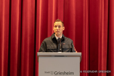 Stadtjugendfeuerwehrwart Benjamin Schwärzel hält eine emotionale Rede