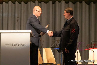 Thomas Merker wird für 40 Jahre mit dem Ehrenzeichen des BFV Hessen Darmstadt in Silber geehrt